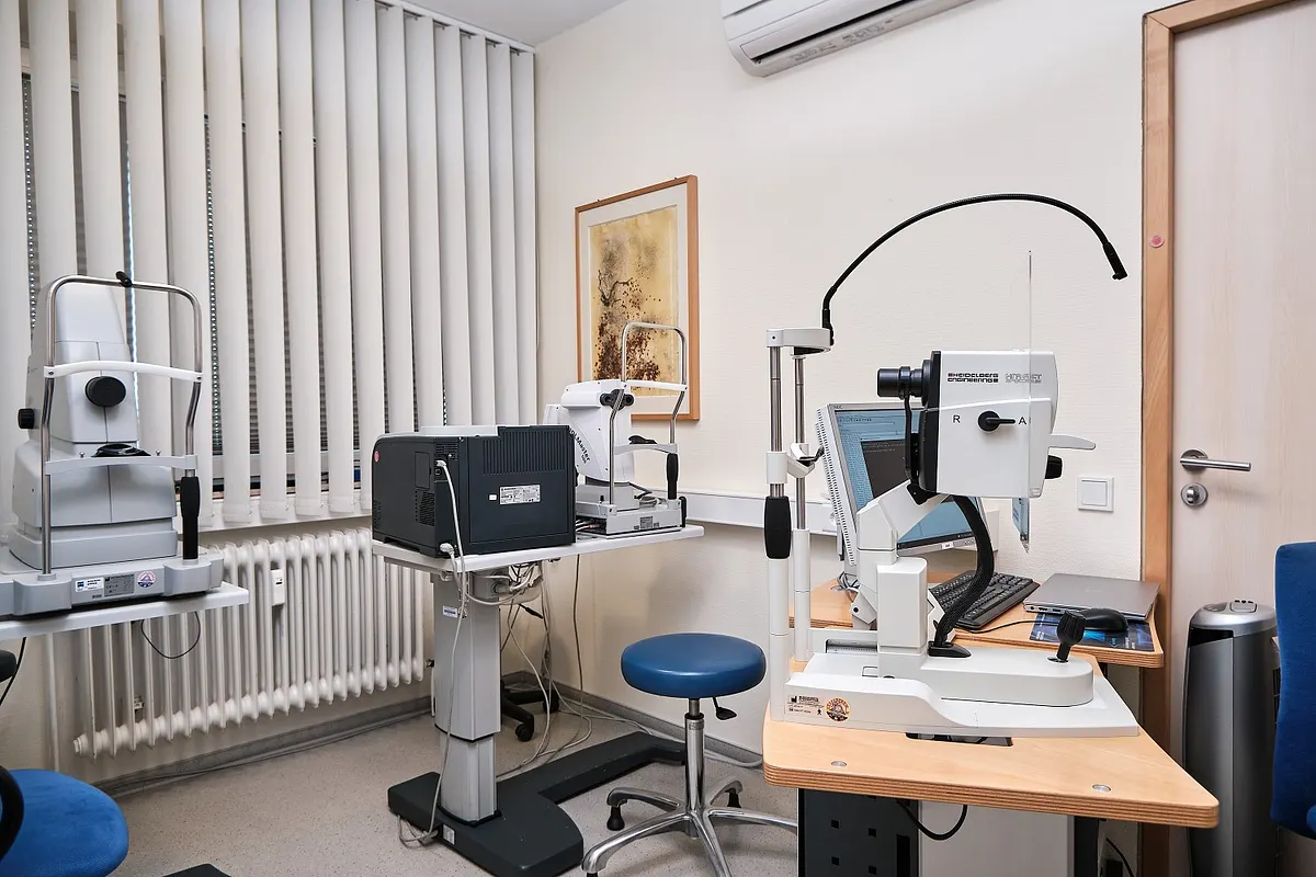 Diagnostikraum mit mehreren Untersuchungsgeräten